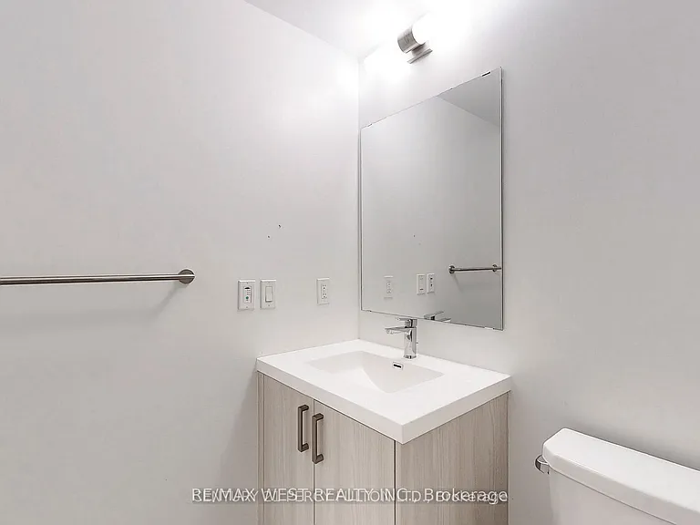 77 Mutual St #708 — Photo 27