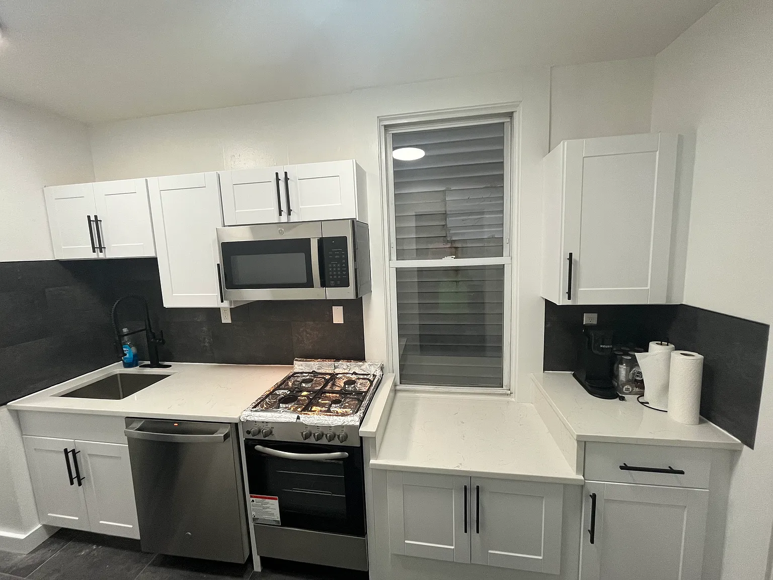 Studio, 600 sqft, $2,400 — Photo 4