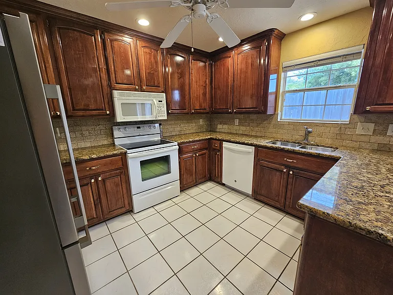 6605 NW Willow Tree Cir — Photo 7