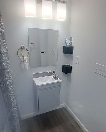 4th image of 1451 Biltmore St