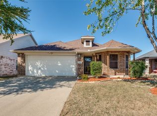 215 Oak Ridge Dr, Waxahachie, TX 75165