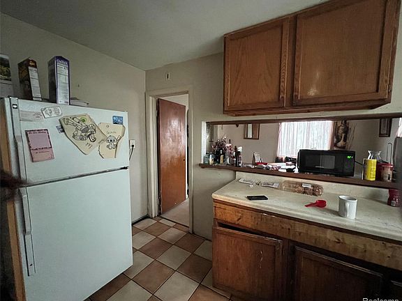 3rd image of 19377 Hull St