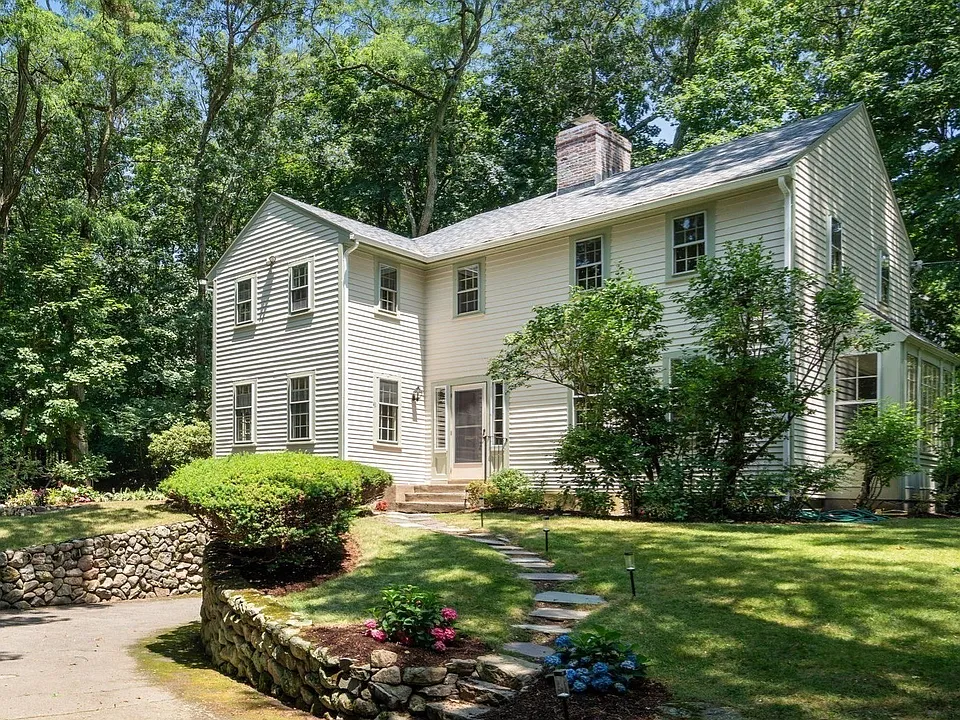 41 Locust Ave