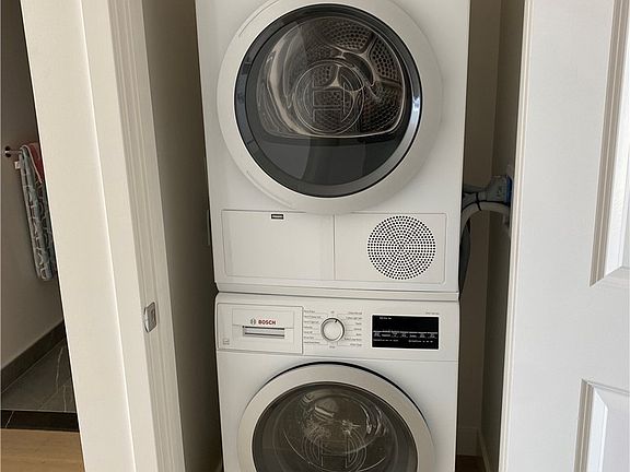 4th image of 400 S Broadway Ave #1804
