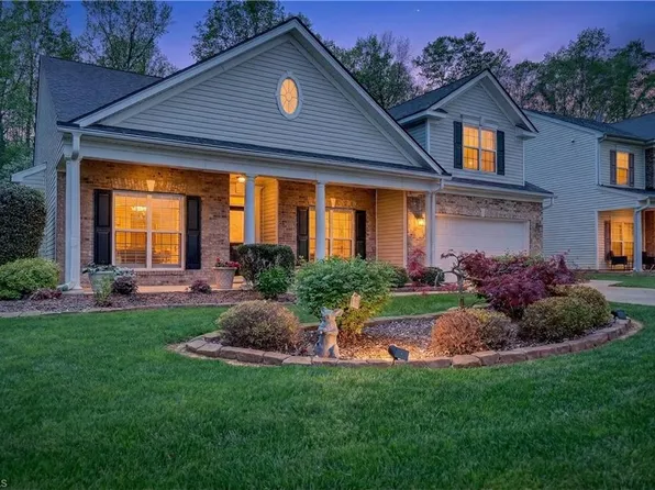 4025 Shadetree Dr, Winston Salem, NC 27107