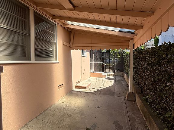 5th image of 2483 Florencita Ave