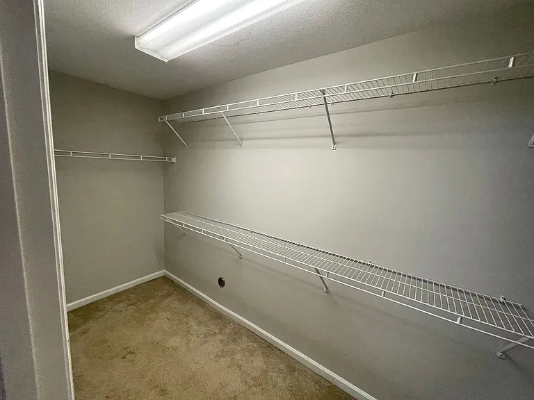 724 Llewellyn Ln — Photo 14