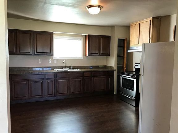 3rd image of 1815 N Avenue U