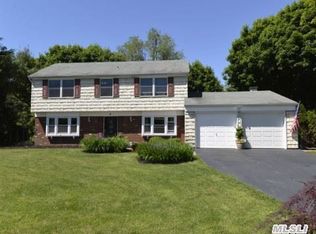 4 Auburn Ct, South Setauket, NY 11720