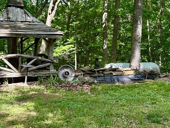 5th image of 439 Eagles Bluff Rd