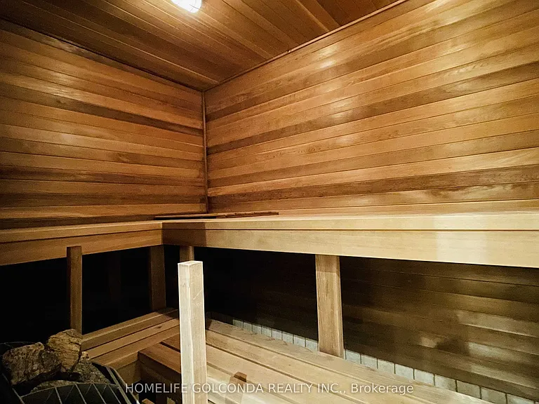 110 A Bond Cres #LOWER — Photo 10