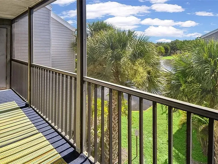 255 Fenwick Dr #18 — Photo 15