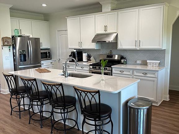 4th image of 205 Ferdinand Dr