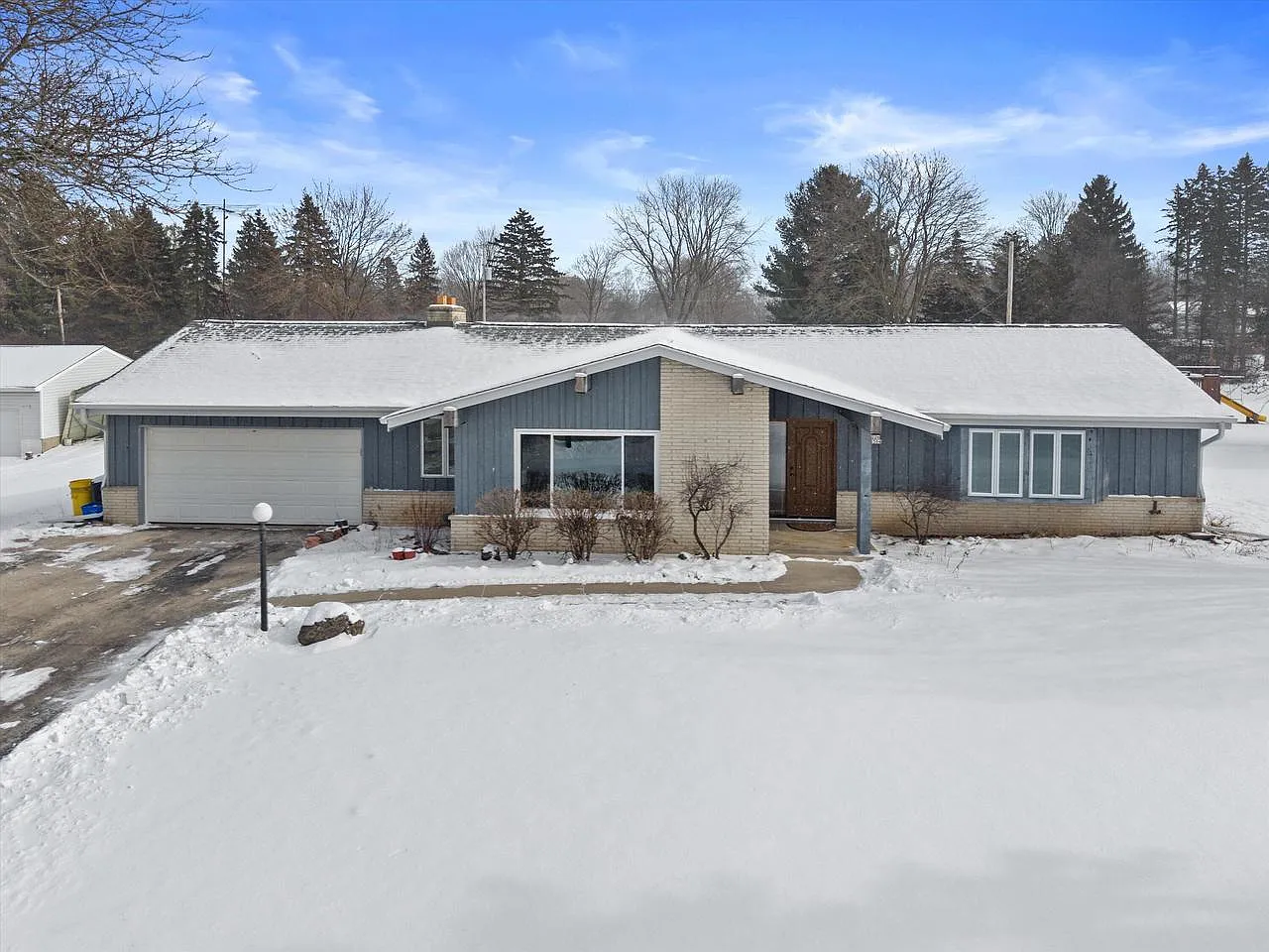 W226N8304 Friess PLACE photo 1