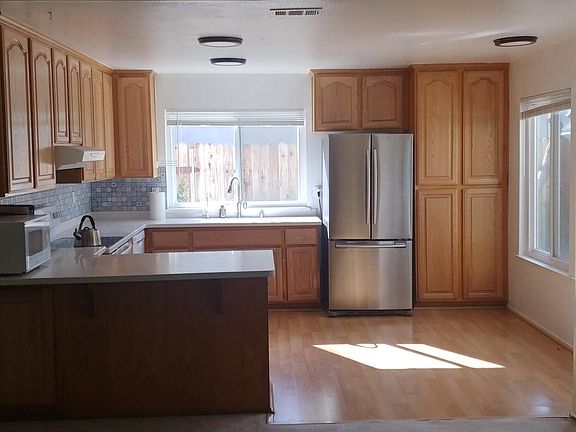 4th image of 3171 Rockhampton Dr