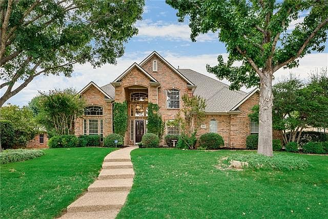 1st image of 204 Manor Pl