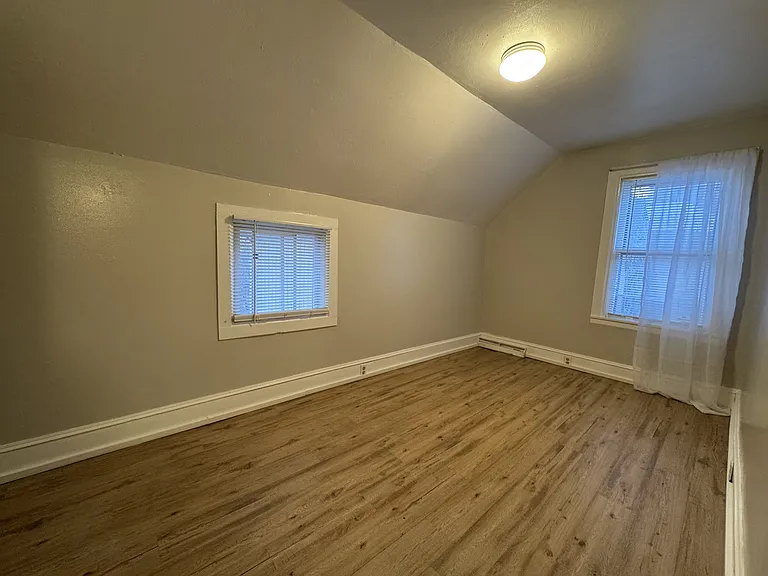 134-138 E Spencer St — Photo 24