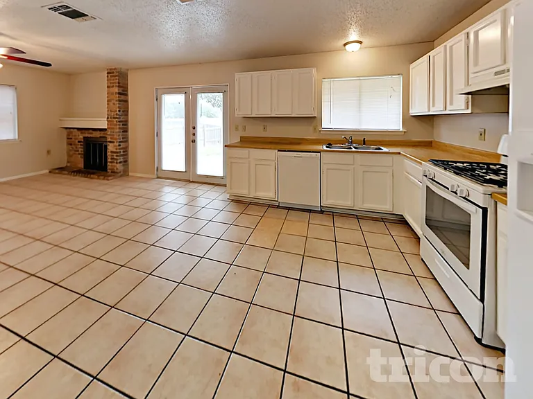 5815 Brambletree St — Photo 4