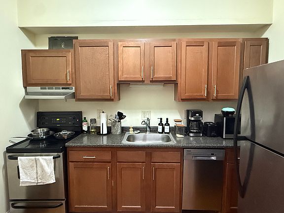 4th image of 179 Winthrop Rd #9