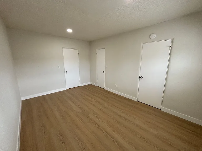 24337 Myers Ave — Photo 14