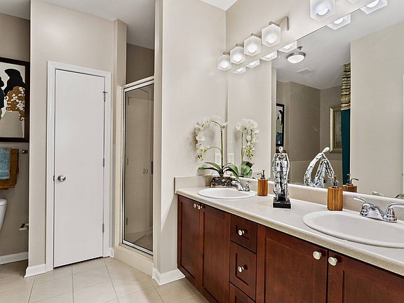 5th image of 2400 Parkland Dr NE Unit 315
