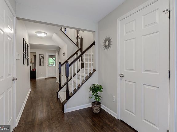 5th image of 204 Anthony Ct