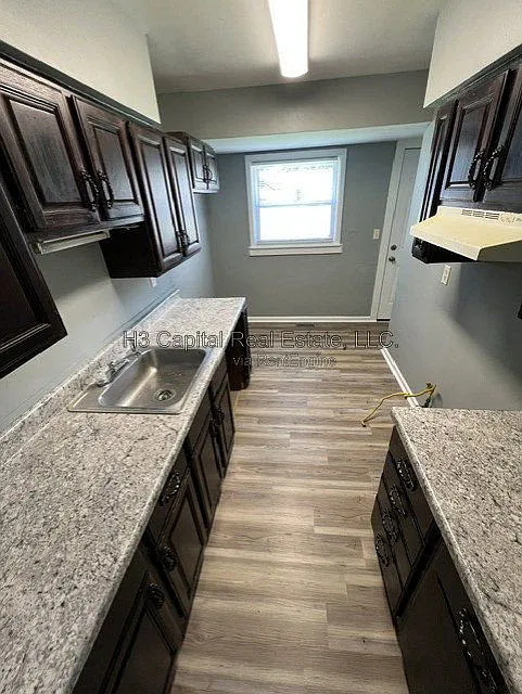 3 bed, 1.0 bath, $1,595 — Photo 4