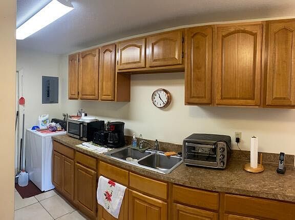 4th image of 2101 NE Avenue I