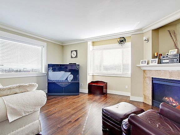 5th image of 2819 14th Ave W #A