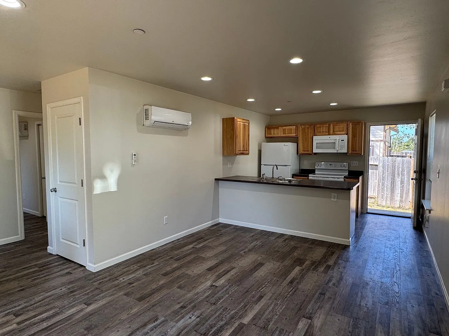 1740 Anderson Ave — Photo 2