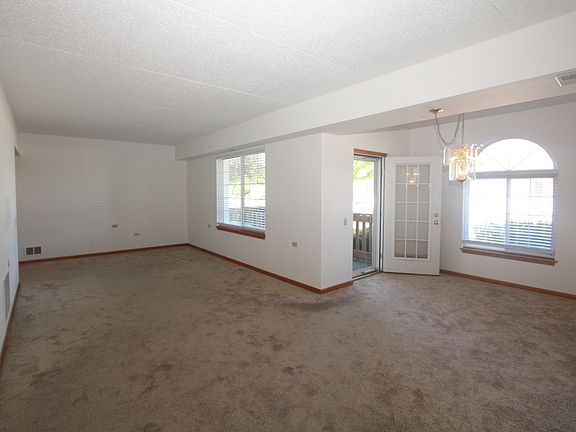 5th image of 2851 Heritage Dr APT 1C