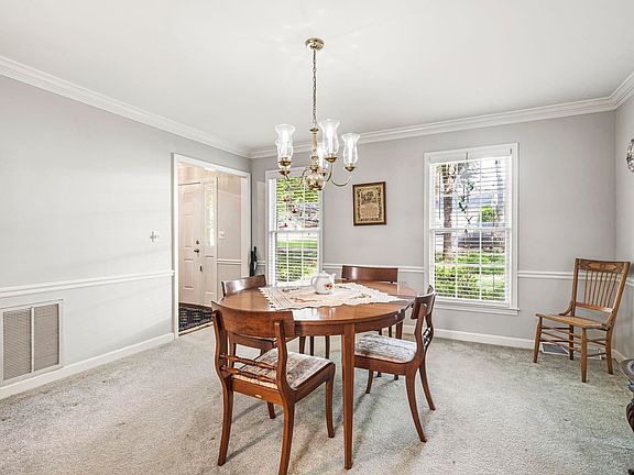 5th image of 308 Hunting Hill Cir