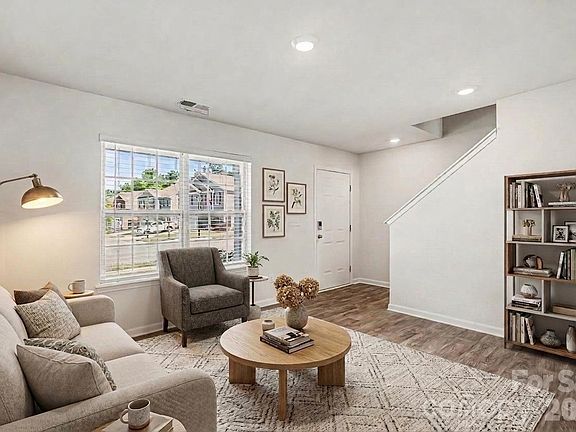 3rd image of 2727 Waybrook Dr