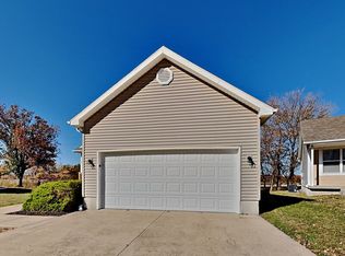 1012 NE Queens Ct, Lees Summit, MO 64064