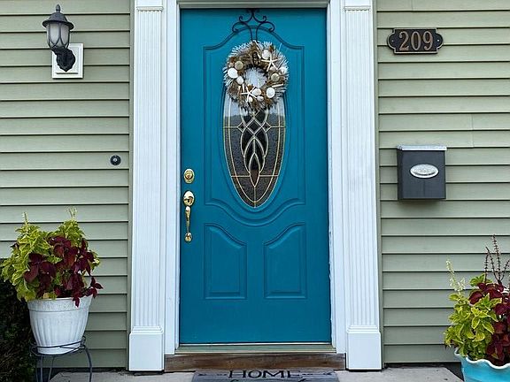 4th image of 209 Scott Ln