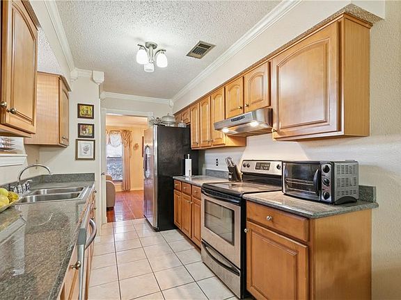 5th image of 1600 Lancaster Dr