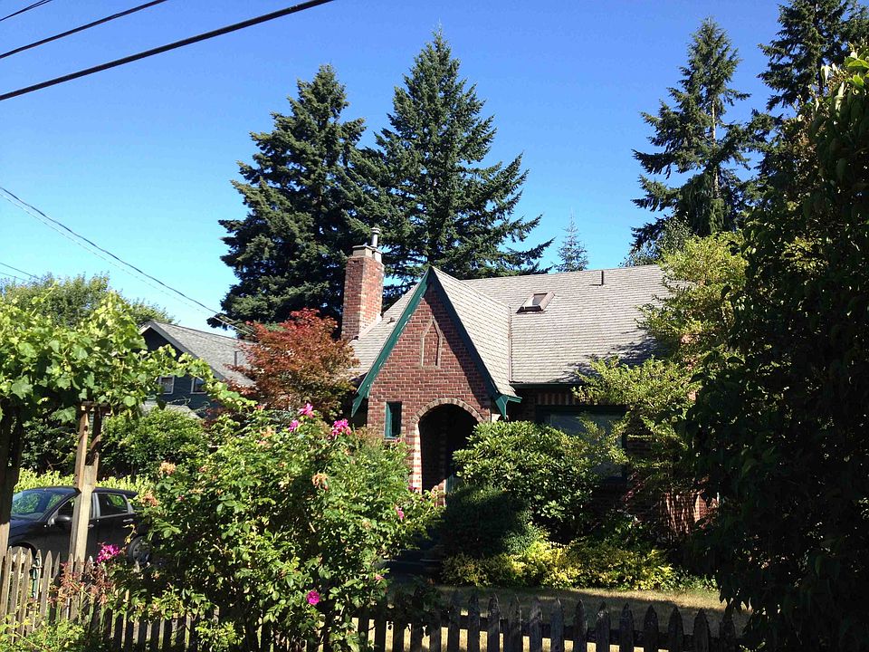 2nd image of 3012 NE 90th St