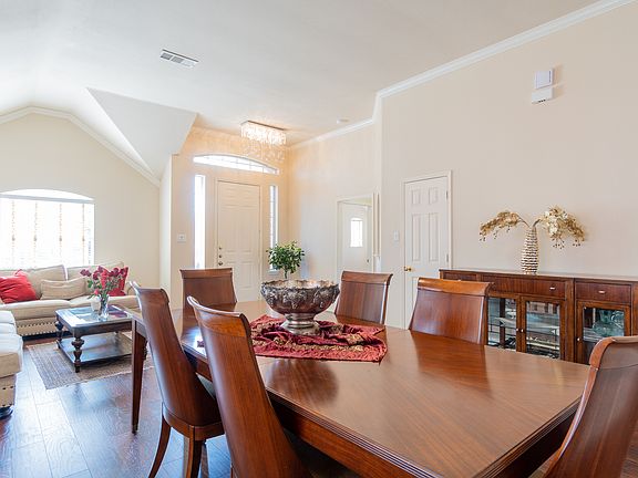 4th image of 2040 Westbury Ln
