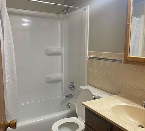 5th image of 709 Maple Ave APT 21
