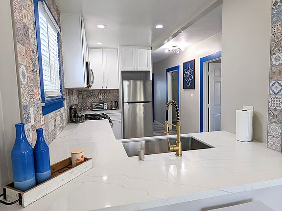 3rd image of 812 Ormond Ct #812