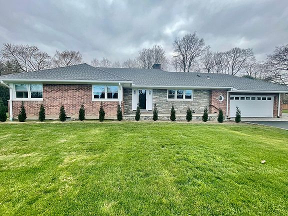 LOCATED IN EXCLUSIVE KING MERRIT ACRES OFF KING STREET AND EASY ACCESS TO MERRIT PARKWAY