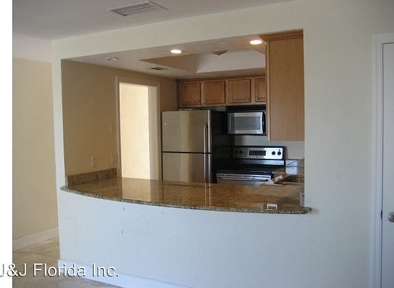 2nd image of 1901 N Atlantic Ave APT 1
