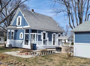 301 S Main St, Summerfield, IL