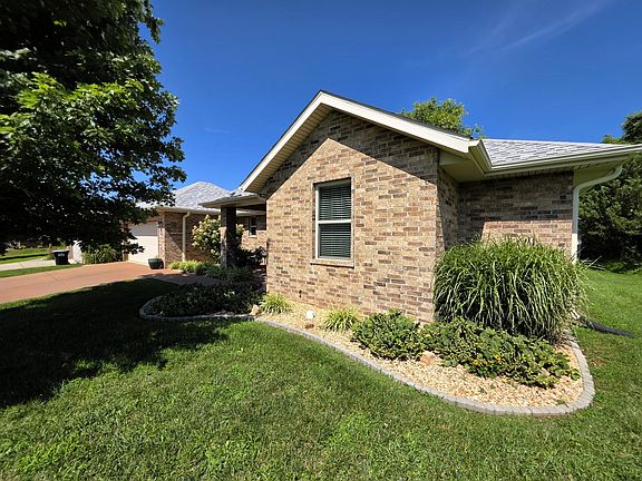 3rd image of 1392 S Acorn Avenue