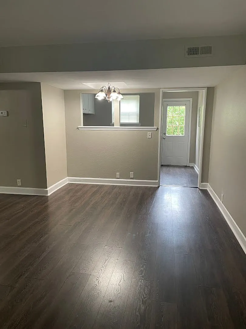 2717 Folts Dr — Photo 2