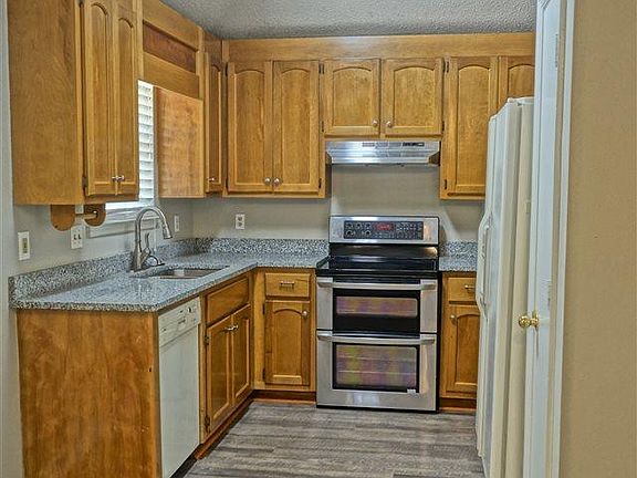 2nd image of 212 Turnbrook Dr SW