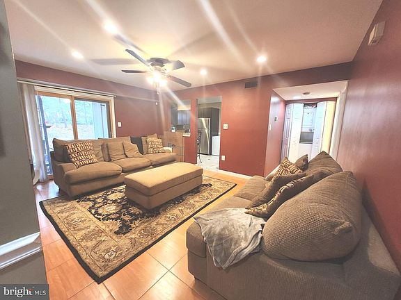 3rd image of 2800 Bordeaux Pl