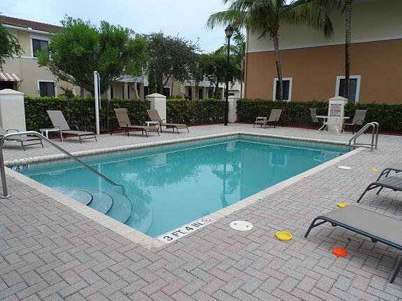 3rd image of 2500 Venetian Ct #36