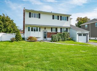 21 Clifford Blvd, Hauppauge, NY 11788