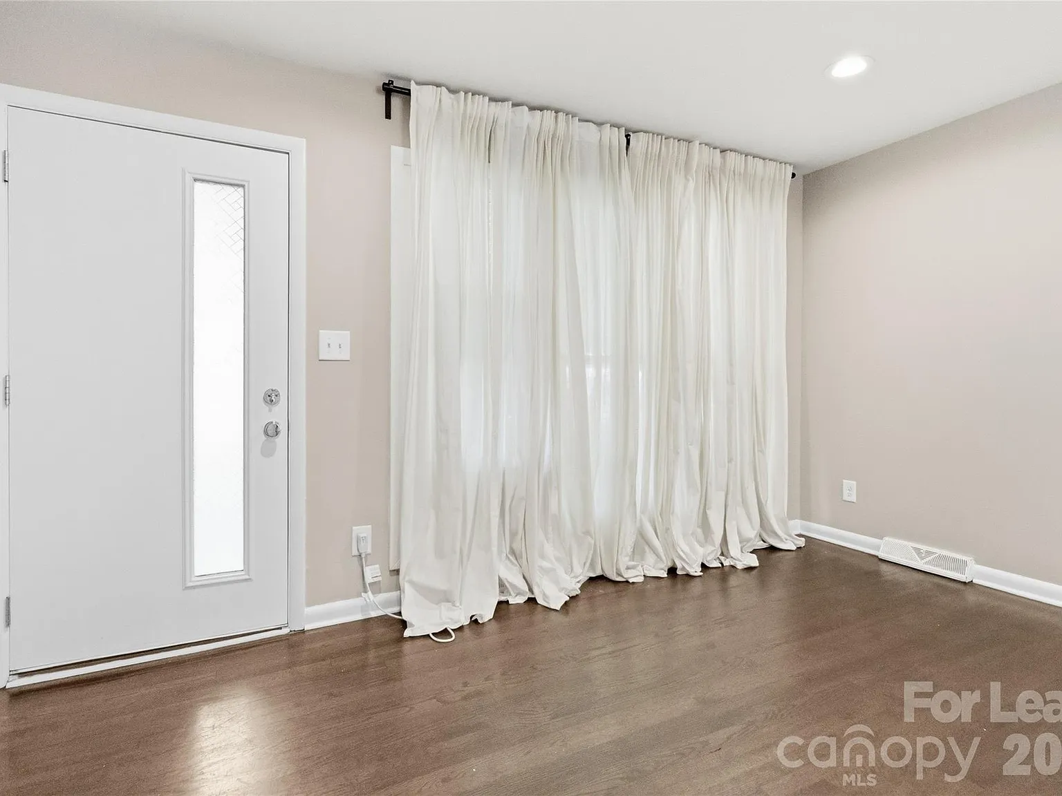 2 bed, 2.0 bath, 784 sqft, $1,750 — Photo 3